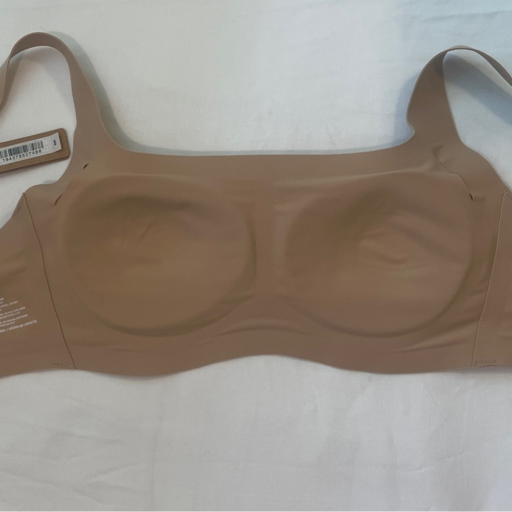 Skims SCOOP BRALETTE
SzXXS
- Latte - Picture 8 of 9